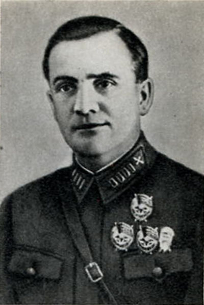 Лисичкин Емельян Алексеевич первый комиссар 35 Гв СД