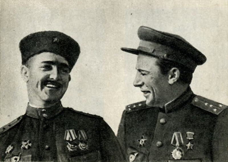 Варенников Валентин Иванович (слева) Поцелуев Иван Николаевич